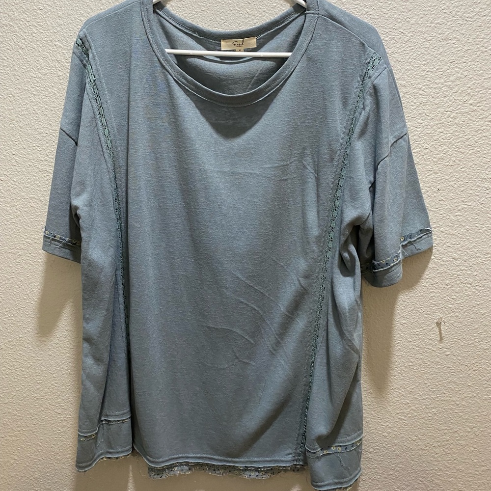 Easel tee